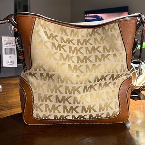 Brand New Beautiful Michael Kors “Brookville” Lg Shoulder Purse